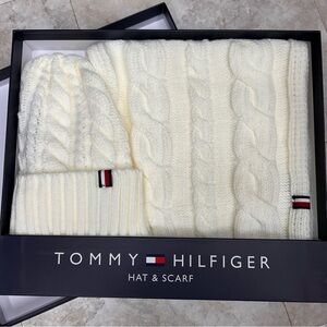 Tommy Hilfiger White Cable Knit Hat and Scarf Set